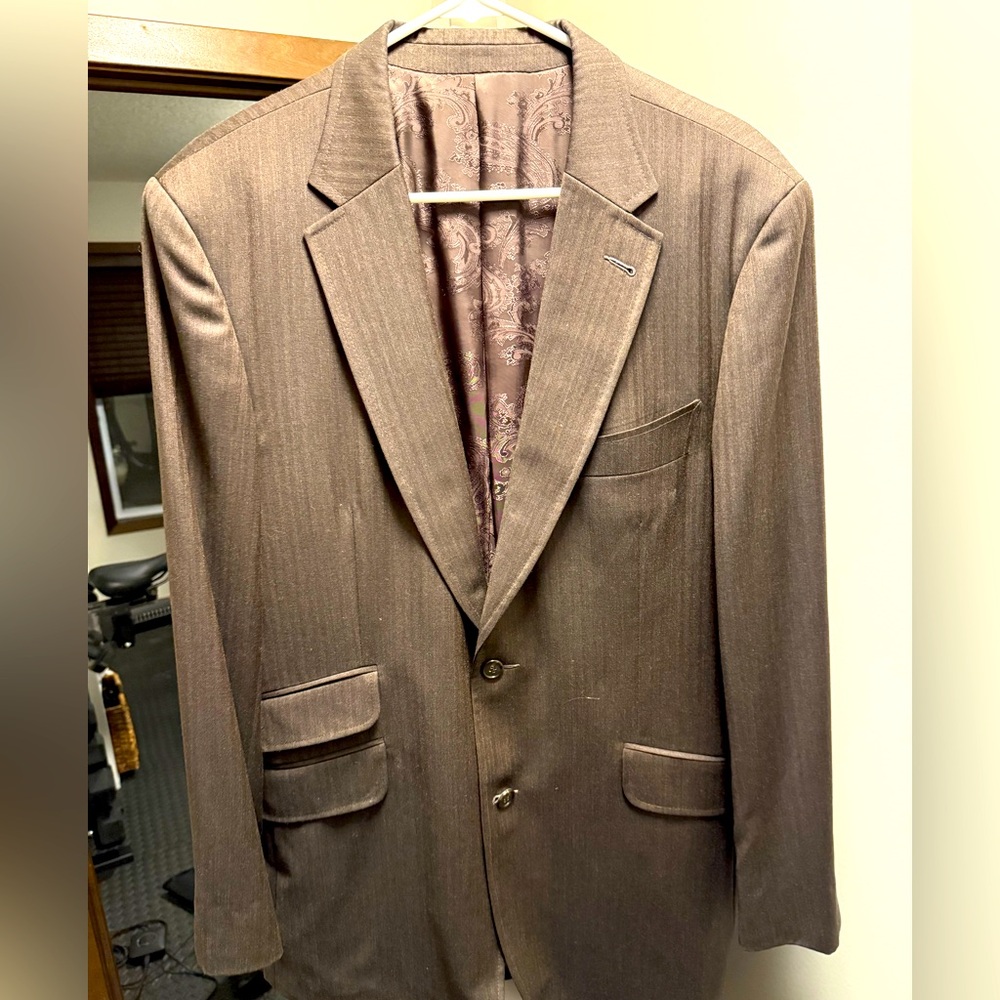 Elevee Men’s custom jacket. Size 42-44L fit.